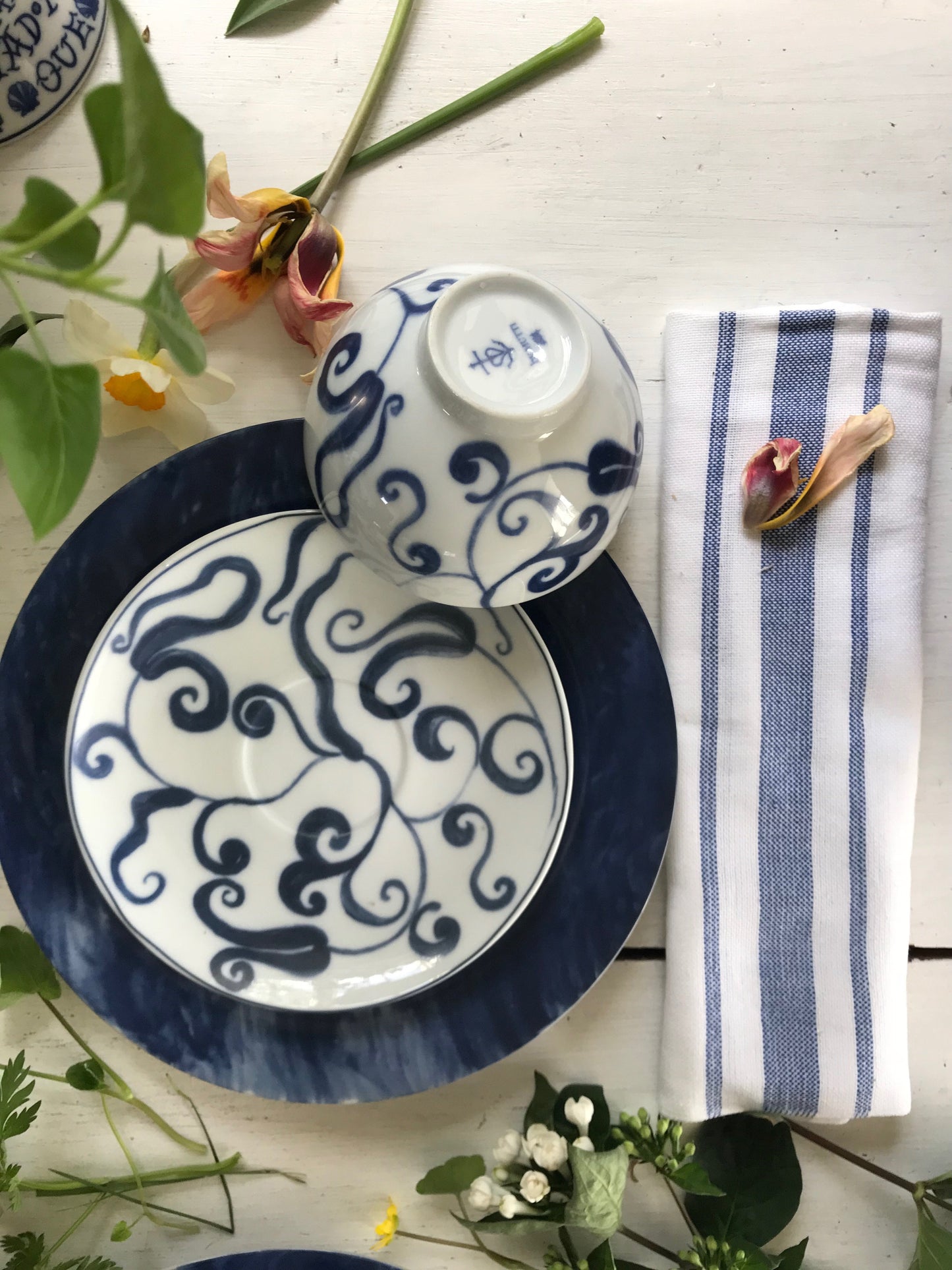 The Maori all round bowl with saucer one piece